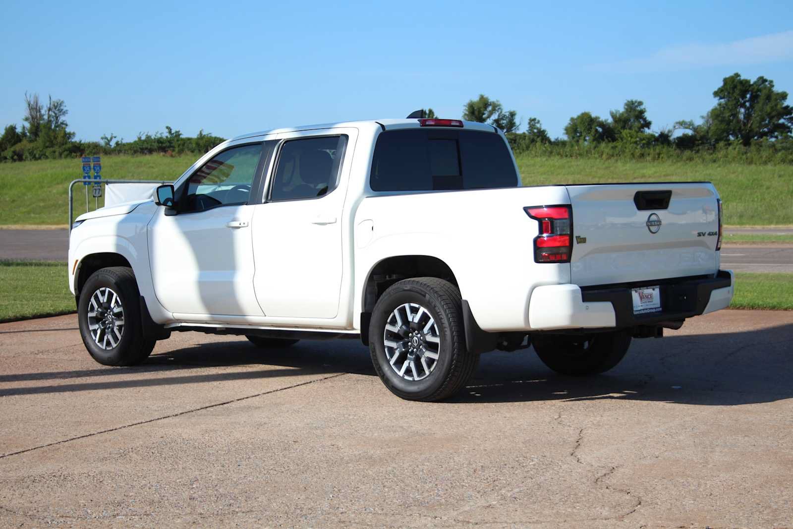 Used 2023 Nissan Frontier SV w/ SV Premium Package AWD/4WD image 7