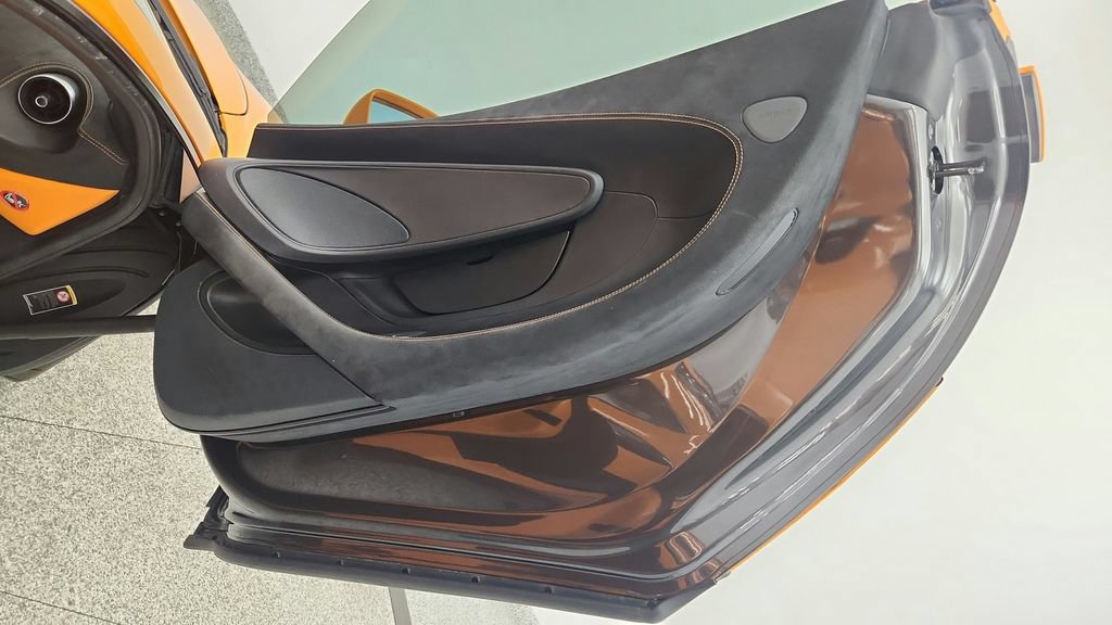 Used 2016 McLaren 570S Coupe RWD image 36