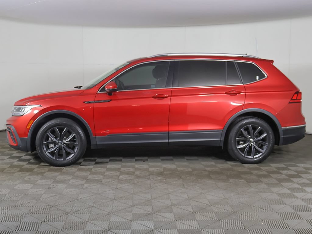 Used 2023 Volkswagen Tiguan SE w/ Panoramic Sunroof Package FWD image 18