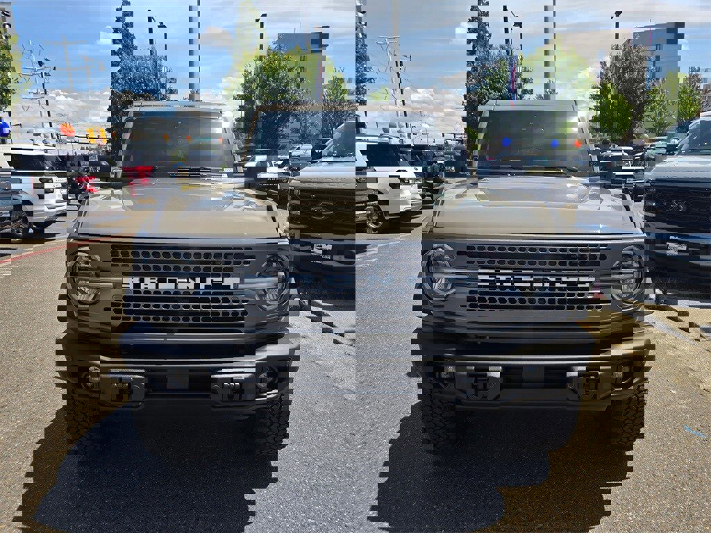 New 2025 Ford Bronco Badlands image 2