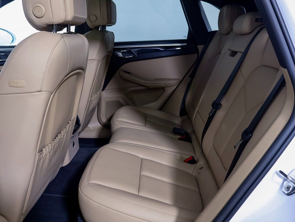 Used 2025 Porsche Macan image 9