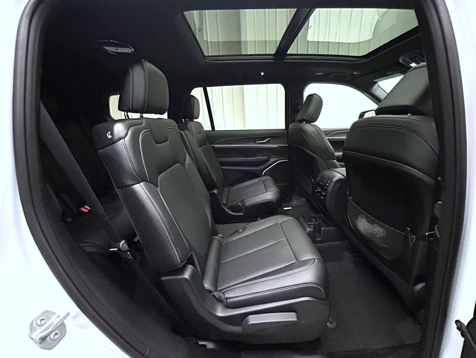 New 2027 Jeep Grand Cherokee L Limited AWD/4WD image 18