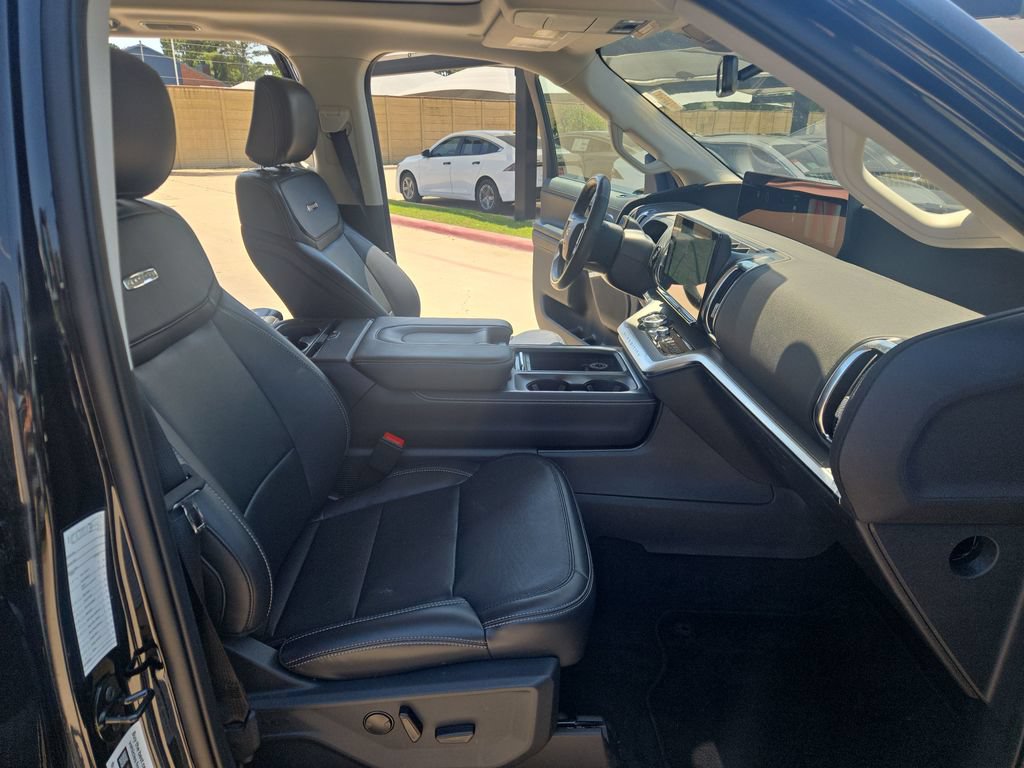 Used 2025 Ford Expedition Platinum AWD/4WD image 13