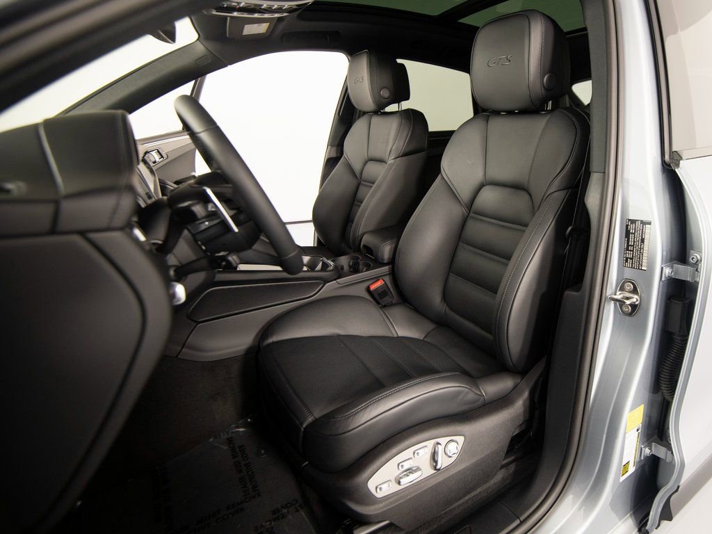 New 2026 Porsche Macan GTS image 5