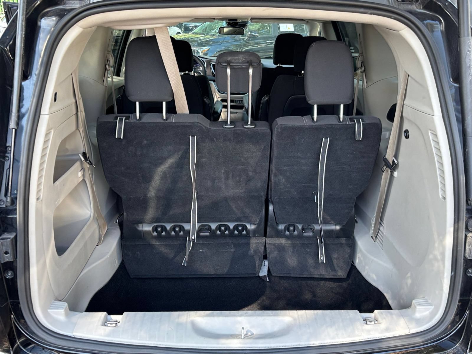 Used 2024 Chrysler Voyager LX FWD image 33