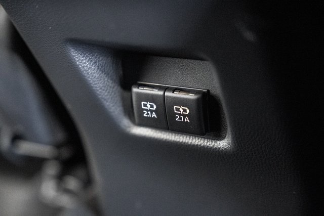 Used 2020 Toyota RAV4 XLE Premium image 30