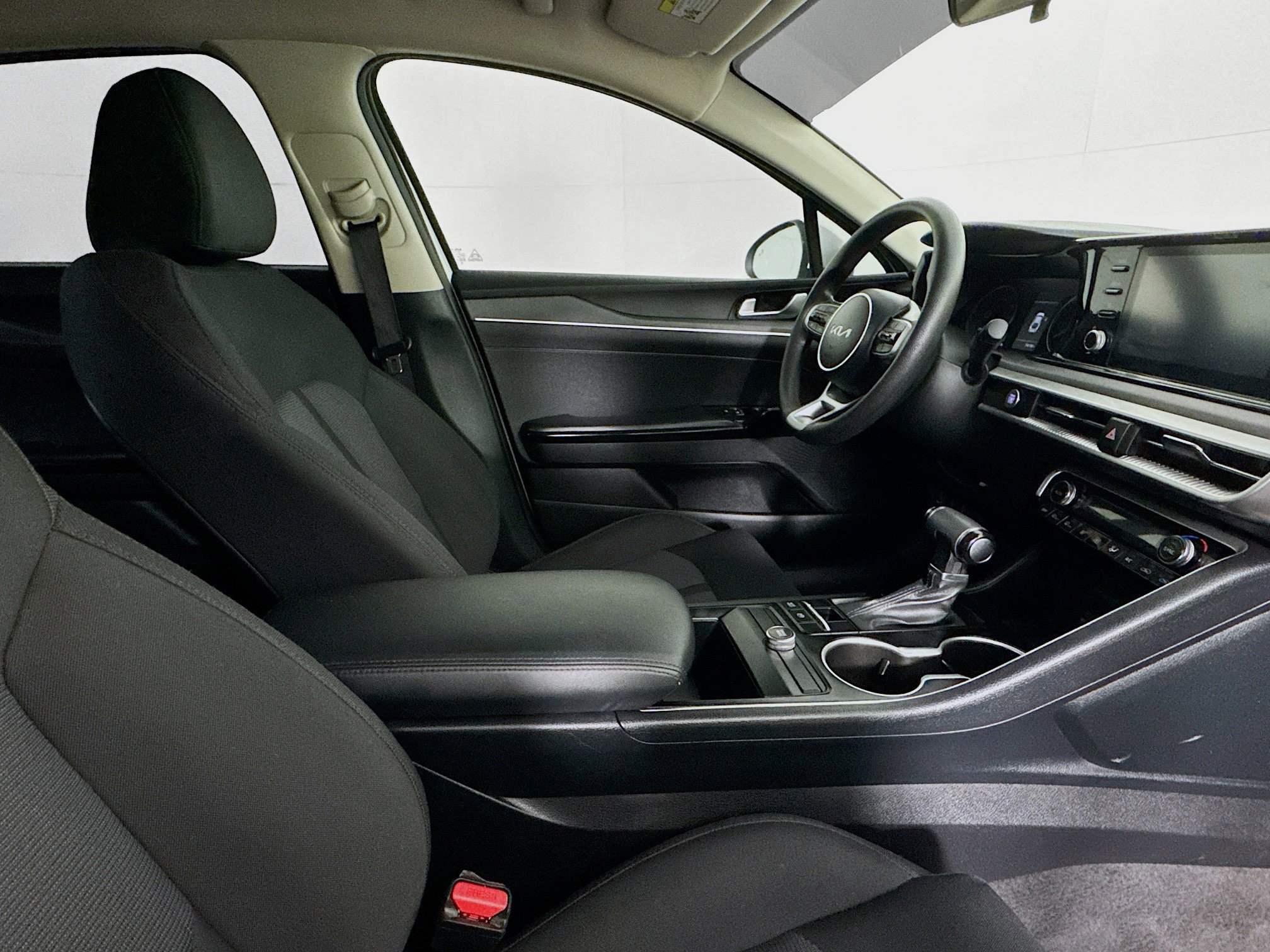 Used 2023 Kia K5 LXS image 28