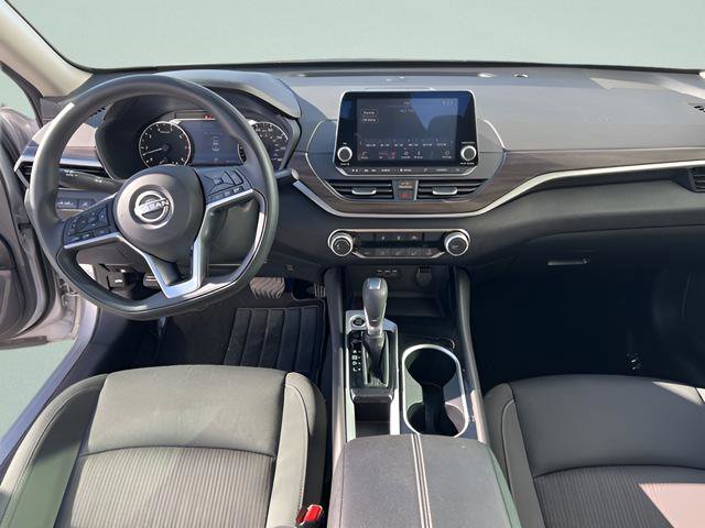 Used 2024 Nissan Altima 2.5 SV FWD image 9