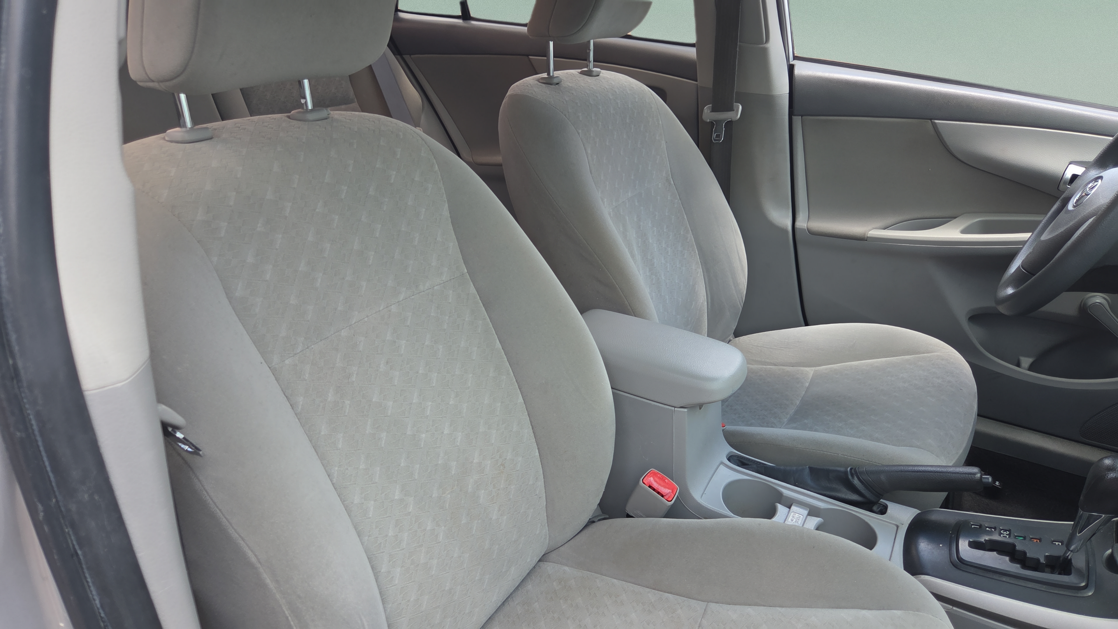 Used 2010 Toyota Corolla LE FWD image 18
