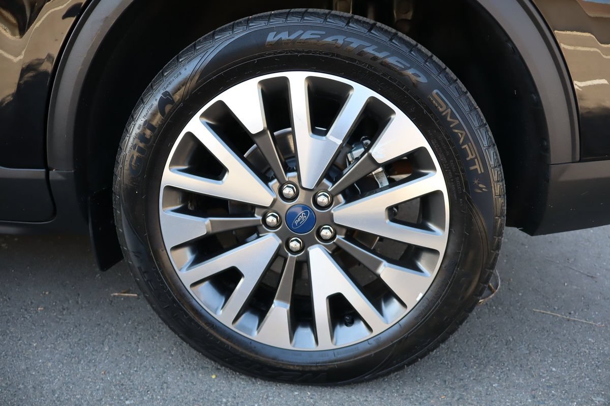 Used 2020 Ford Escape Titanium AWD/4WD image 43
