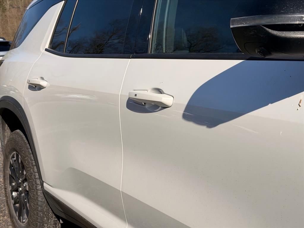 Used 2024 Chevrolet Traverse Z71 w/ Enhanced Driving Package image 12