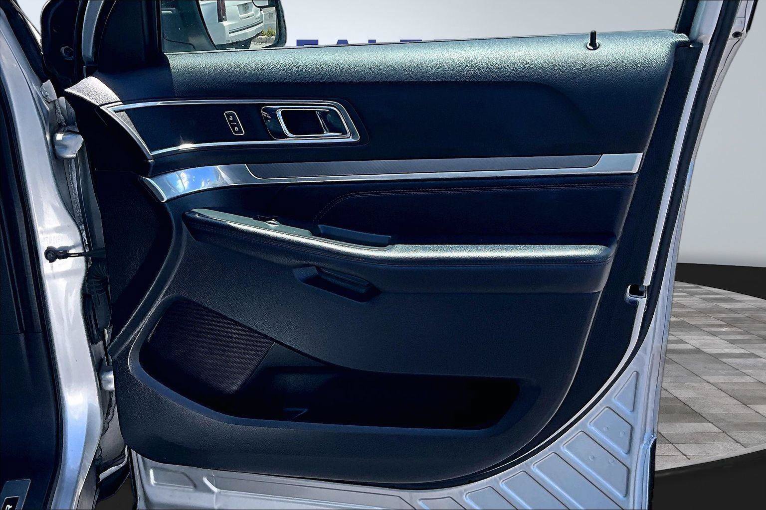 Used 2017 Ford Explorer Sport AWD/4WD image 29