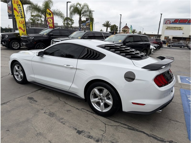 Used 2018 Ford Mustang Coupe RWD image 10
