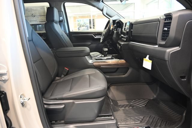 New 2026 Chevrolet Silverado 1500 RST w/ Dark Appearance Package AWD/4WD image 11