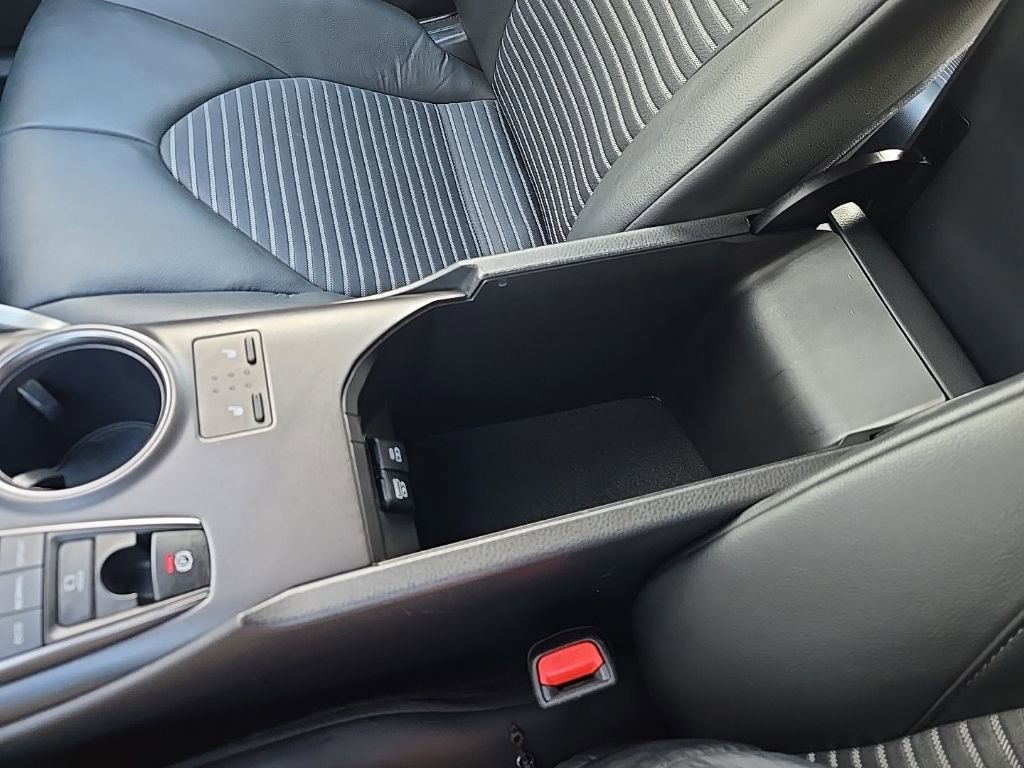 Used 2024 Toyota Camry SE w/ Cold Weather Package image 31