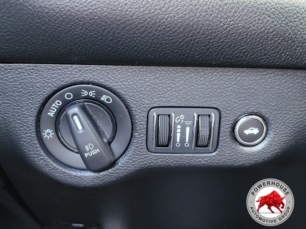 Used 2016 Dodge Challenger SXT image 24