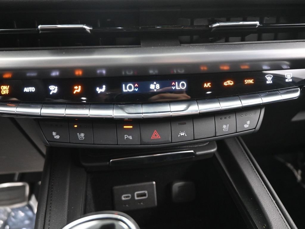 Used 2024 Cadillac XT4 Sport image 13