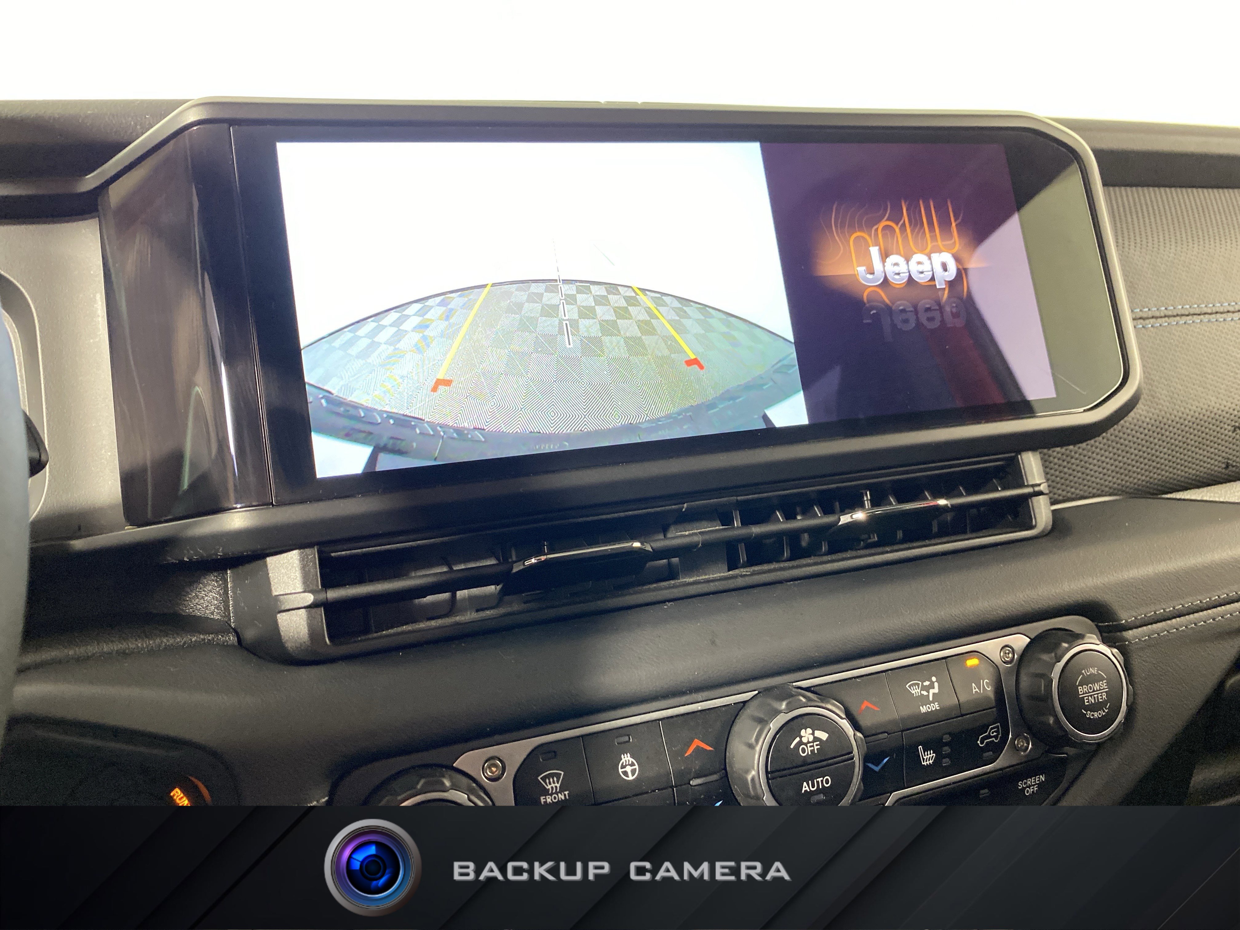 Used 2025 Jeep Wrangler Unlimited Rubicon 4xe w/ Convenience Group AWD/4WD image 4