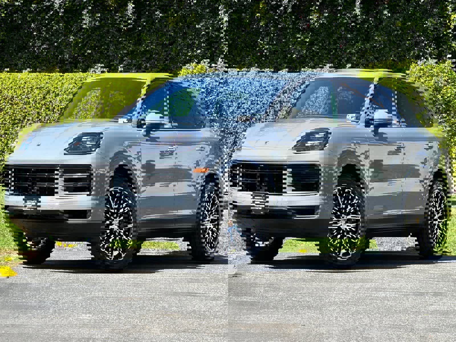 Certified 2025 Porsche Cayenne image 1