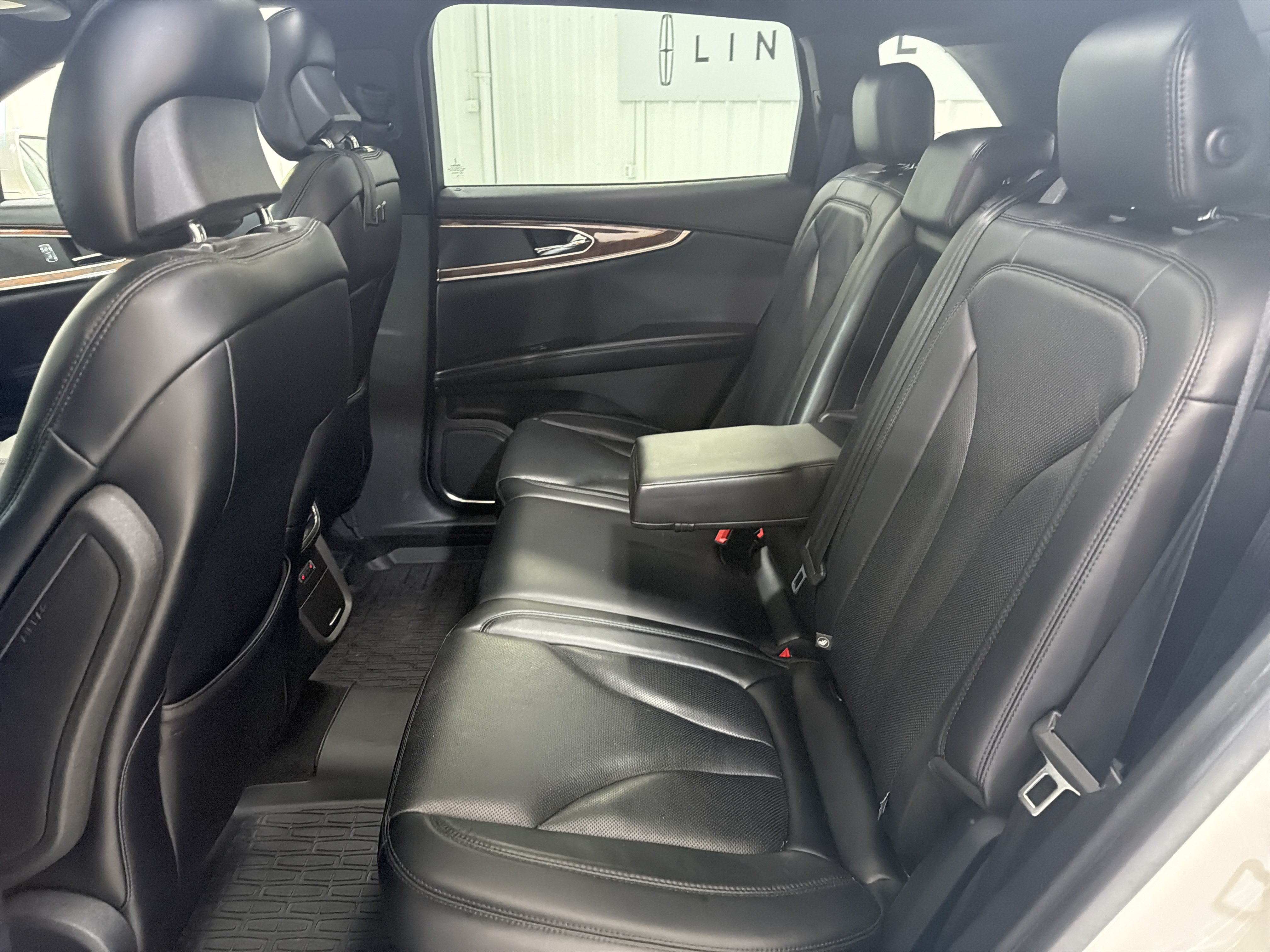 Used 2018 Lincoln MKX Reserve w/ Lincoln MKX Climate Package FWD image 10