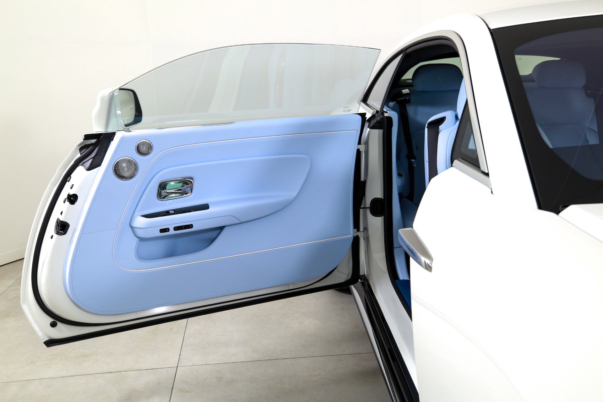 New 2025 Rolls-Royce Spectre w/ Spectre Enhancement Package AWD/4WD image 23