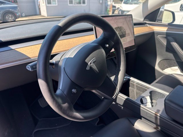 Used 2023 Tesla Model Y 2WD image 10
