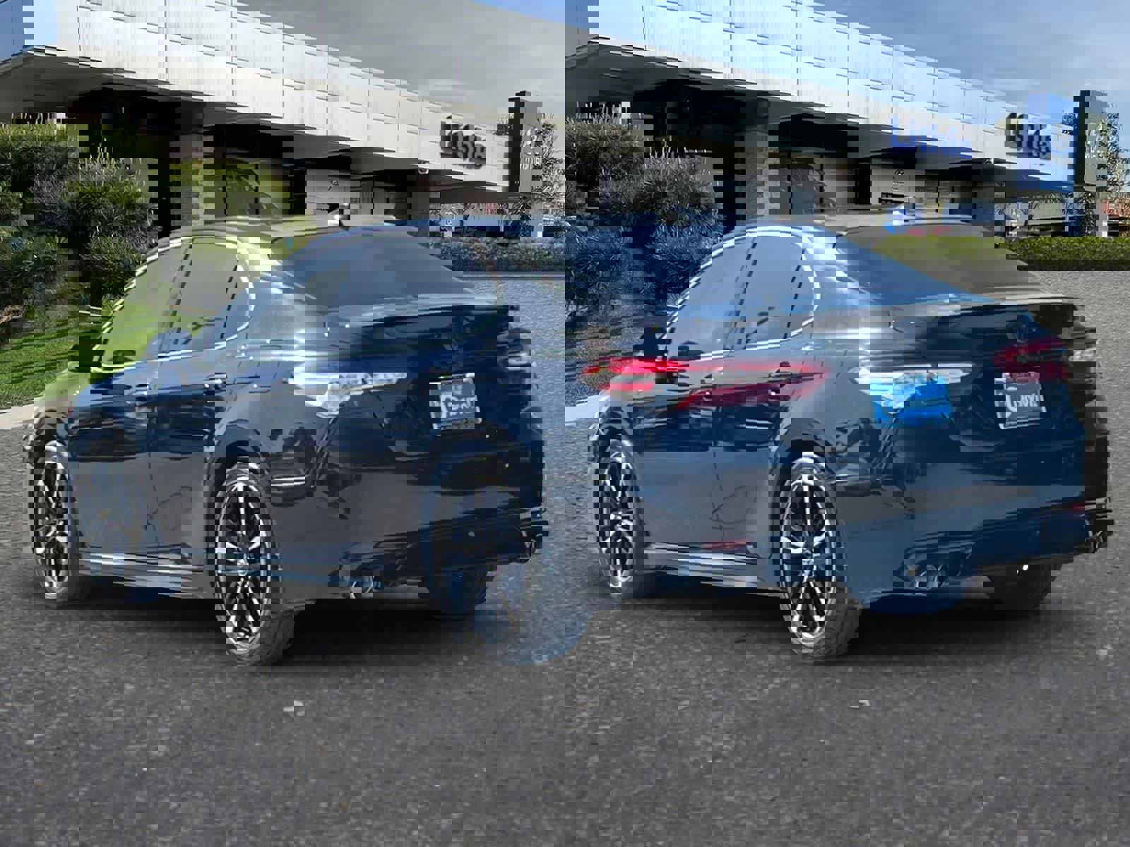 Used 2020 Toyota Camry XSE image 7