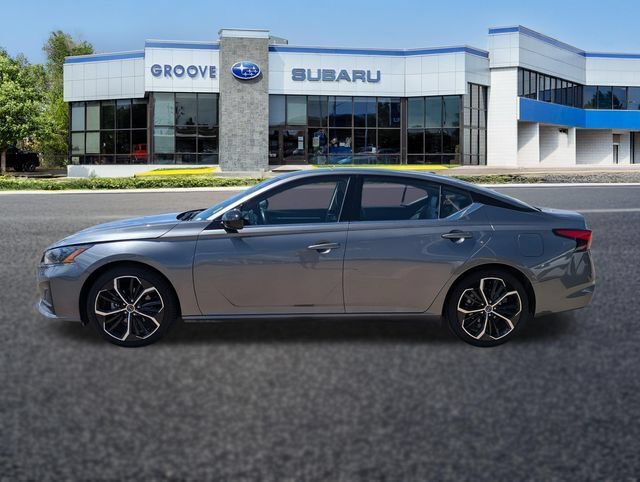 Used 2024 Nissan Altima 2.5 SR FWD image 2