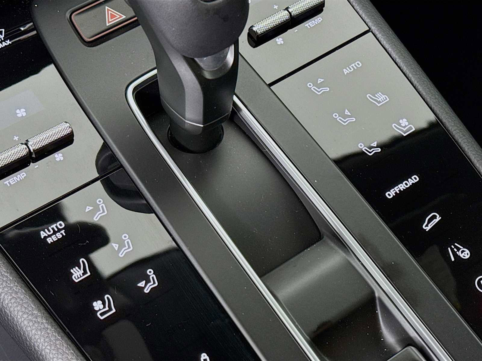 Certified 2025 Porsche Macan T image 22