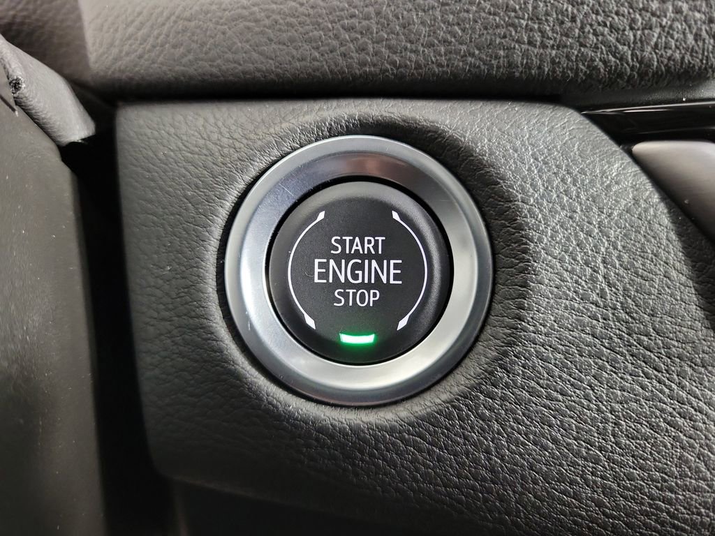 Certified 2025 Cadillac XT4 Premium Luxury image 29