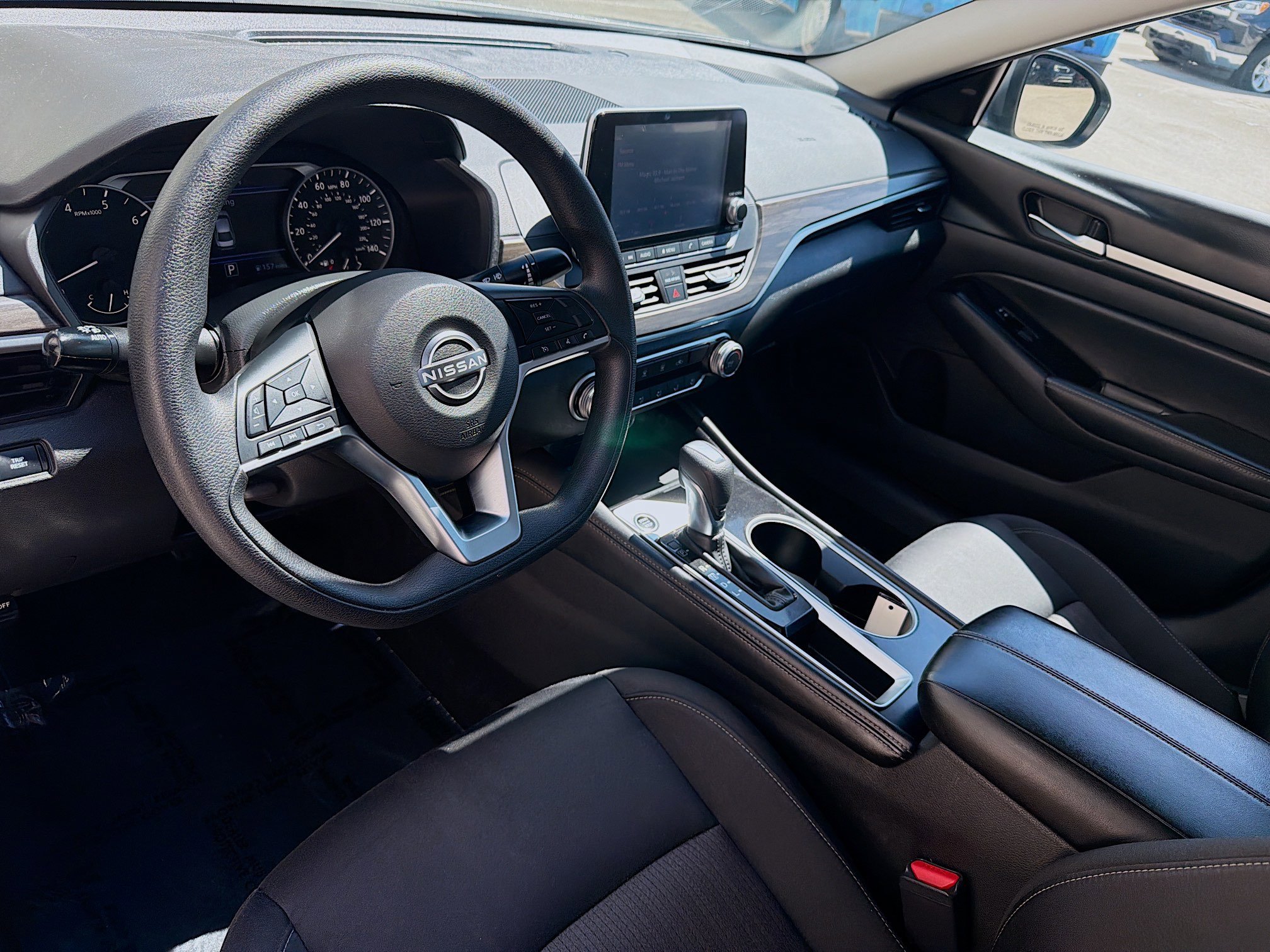 Used 2023 Nissan Altima 2.5 SV FWD image 7