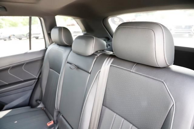 Used 2024 Volkswagen Tiguan SE R-Line w/ MDO Package, Two-Row AWD/4WD image 15