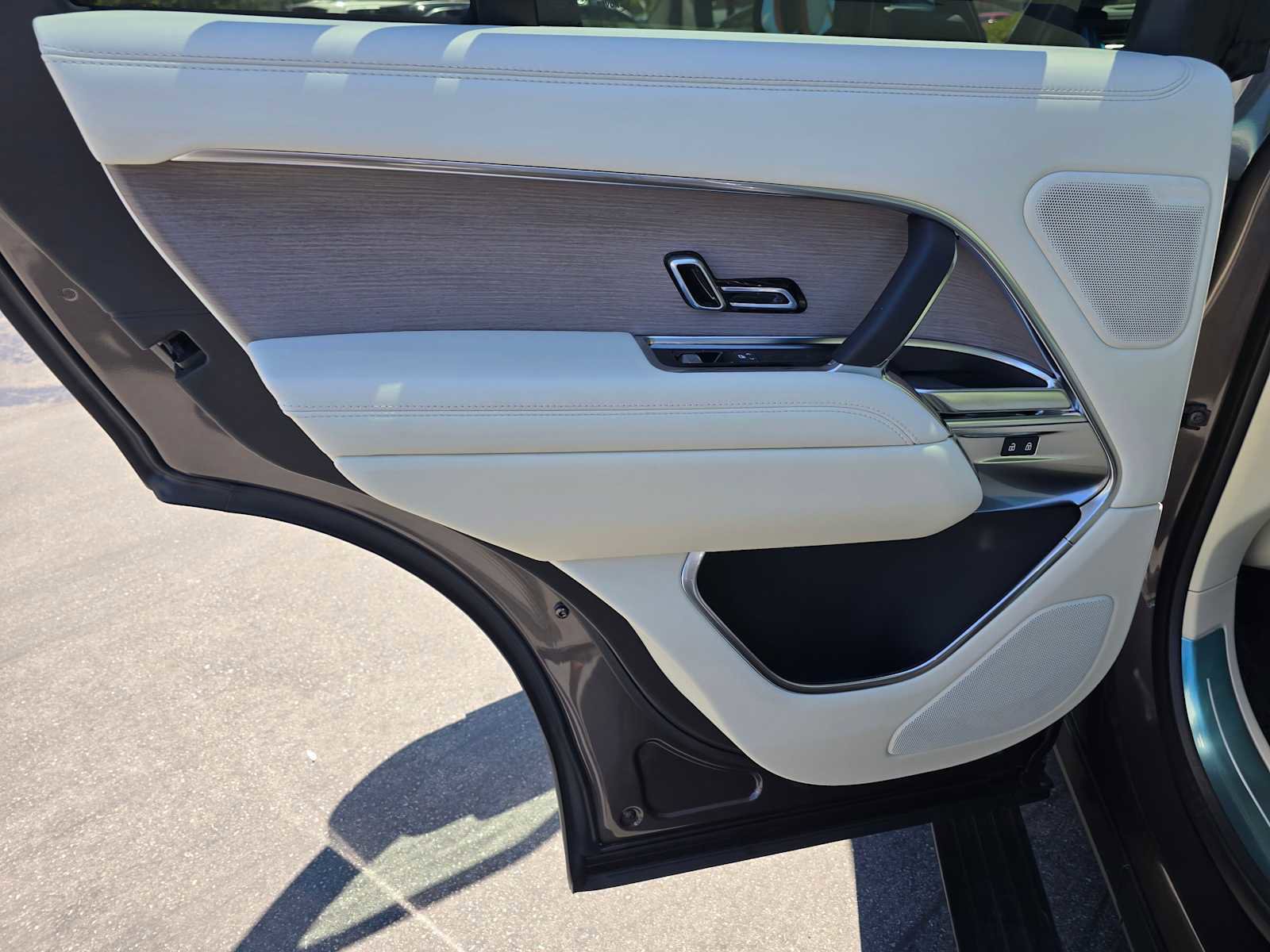 New 2025 Land Rover Range Rover SE image 19