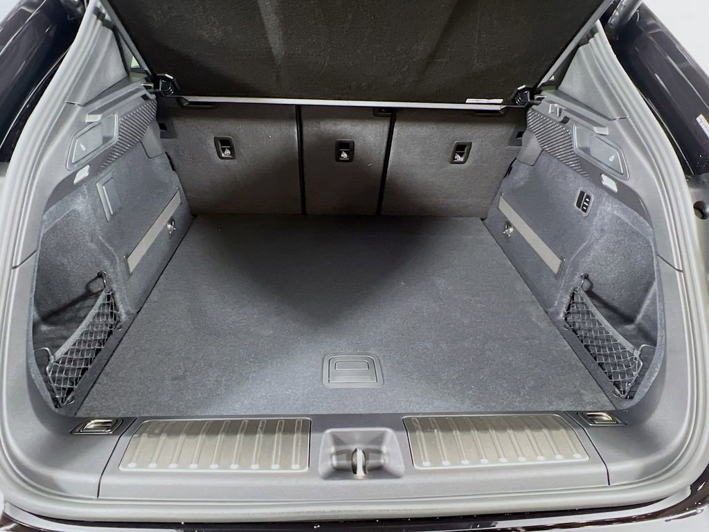 New 2026 Porsche Macan Turbo Electric image 28