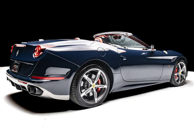 Used 2016 Ferrari California T RWD image 27