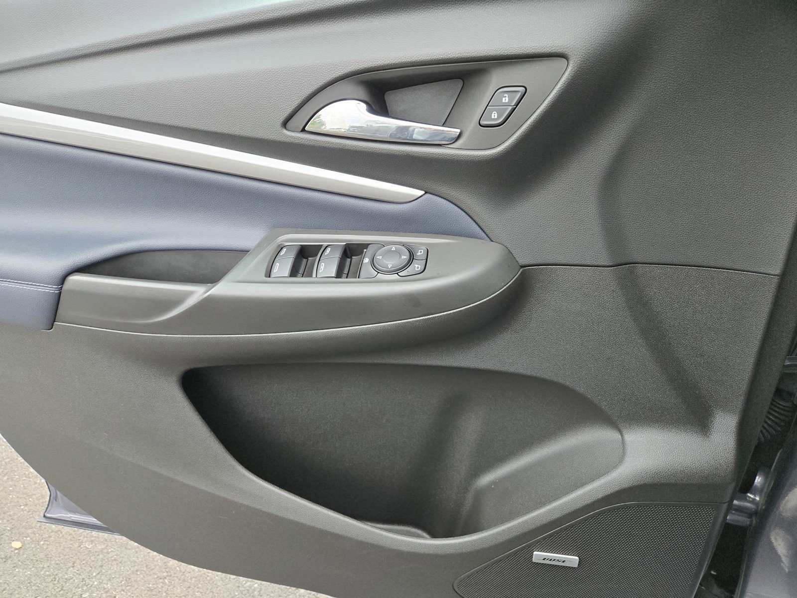 Used 2022 Chevrolet Bolt EUV Premier w/ Sun & Sound Package image 17