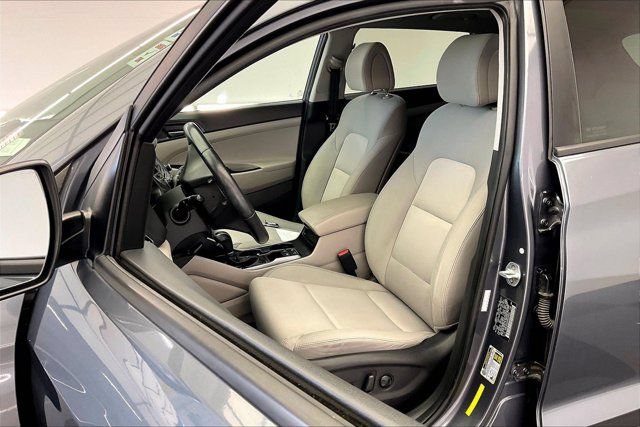 Used 2017 Hyundai Tucson Value AWD/4WD image 18