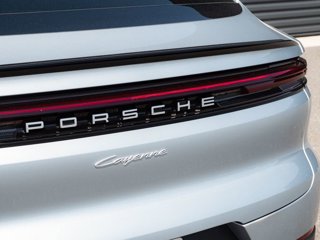 Certified 2024 Porsche Cayenne Coupe AWD/4WD image 39