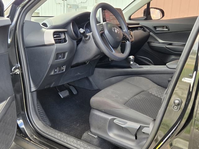 Used 2021 Toyota C-HR LE FWD image 12