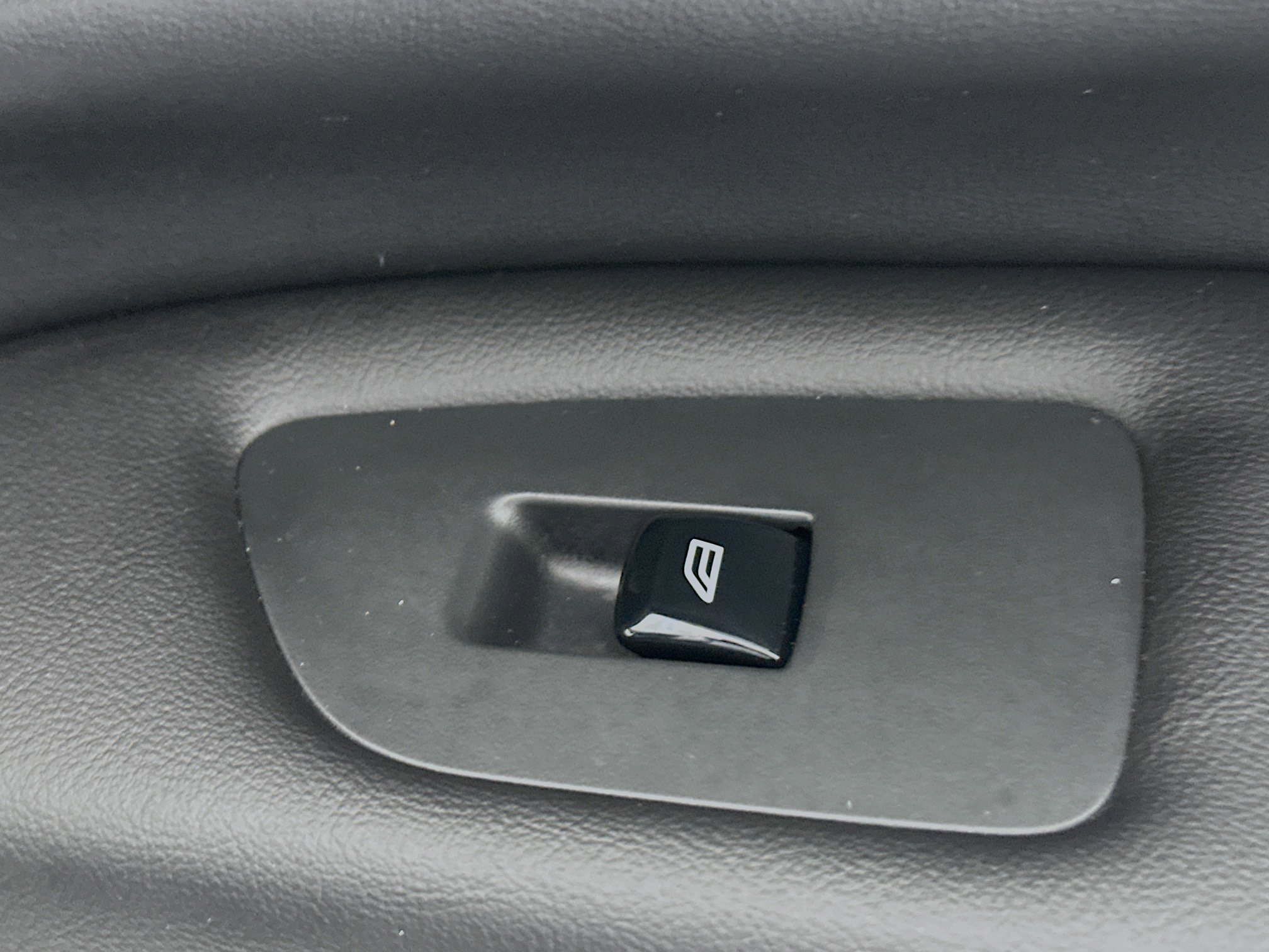 Used 2023 Volvo XC90 B6 Core image 28