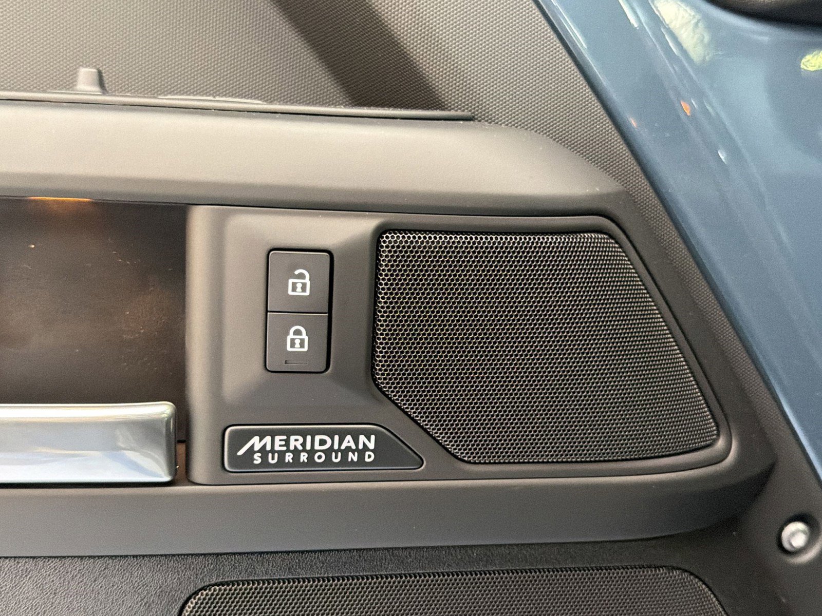 New 2026 Land Rover Defender 110 X-Dynamic SE AWD/4WD image 22