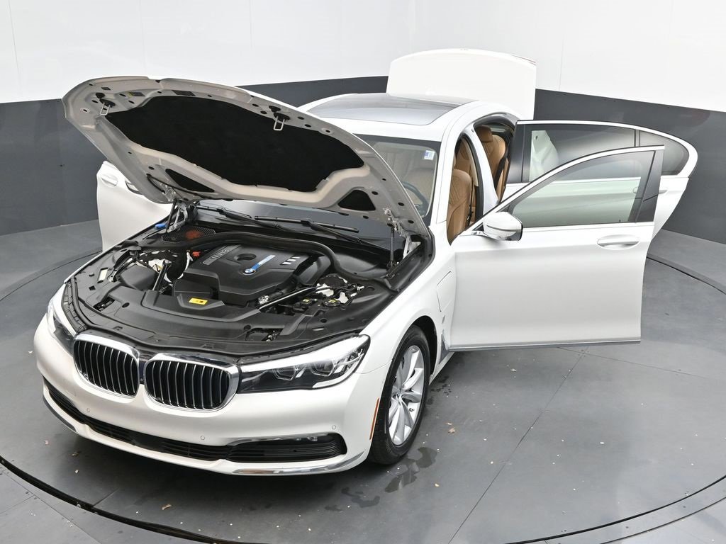 Used 2018 BMW 740e xDrive image 52