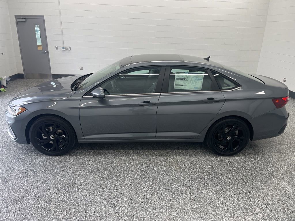 New 2026 Volkswagen Jetta SE image 2