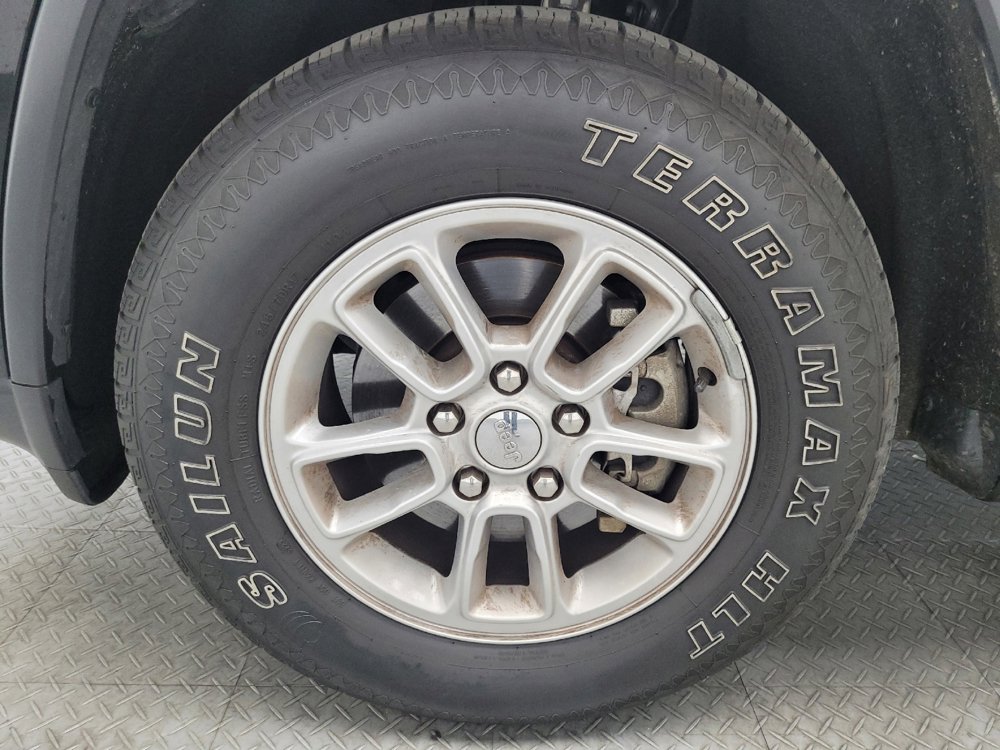 Used 2019 Jeep Grand Cherokee Laredo image 31