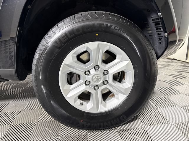 Used 2019 Toyota 4Runner SR5 AWD/4WD image 11