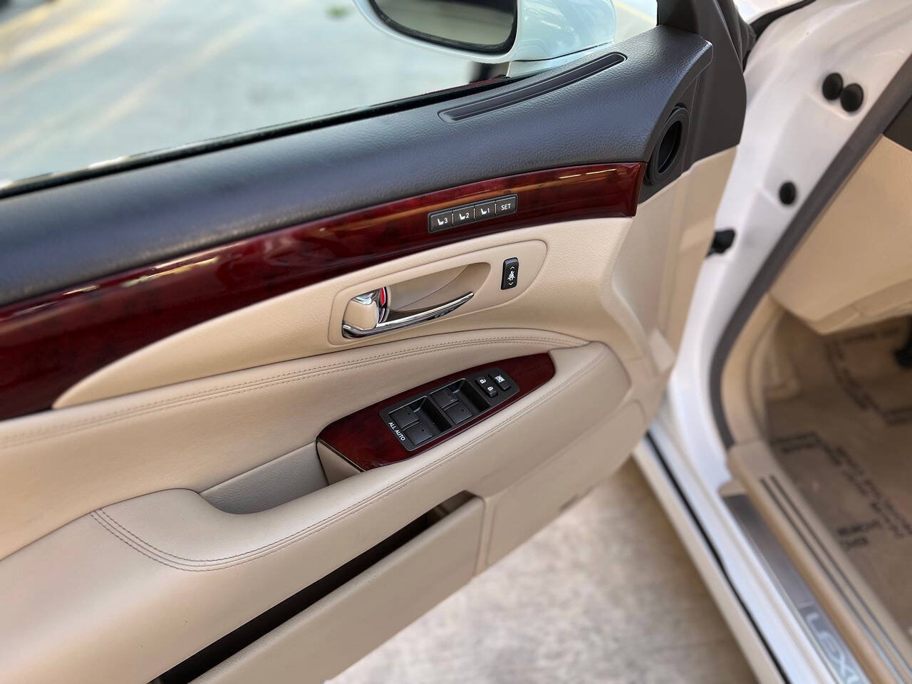 Used 2007 Lexus LS 460 L RWD image 69
