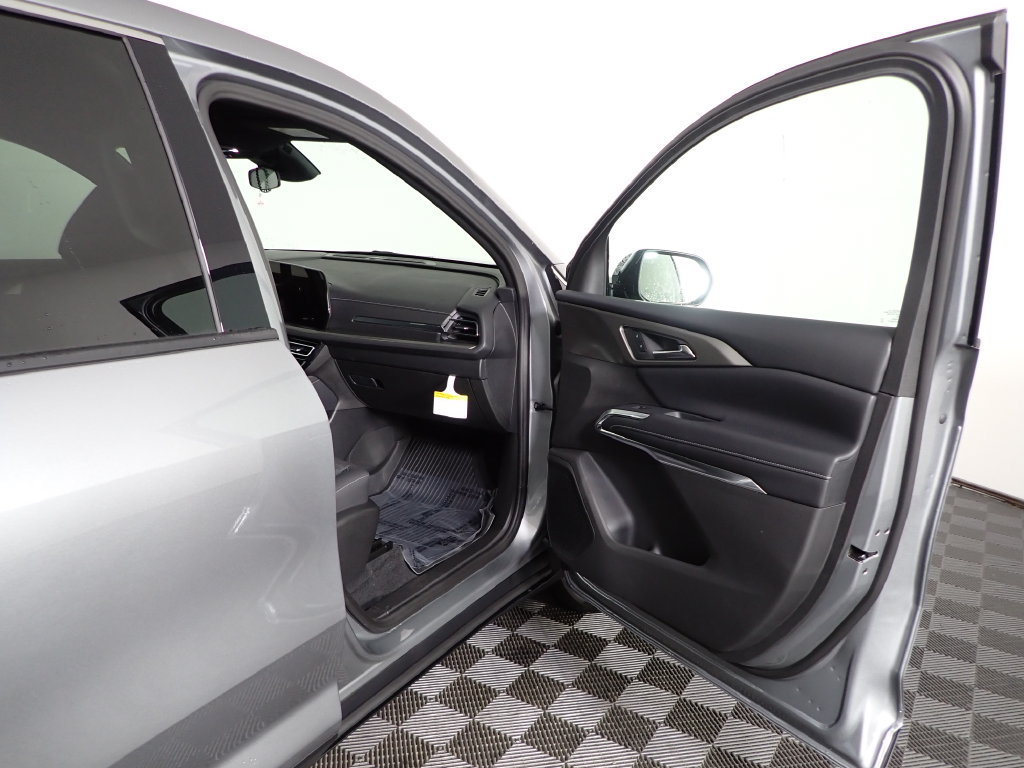 New 2027 Chevrolet Traverse LT w/ LPO, Floor Liner Package AWD/4WD image 38