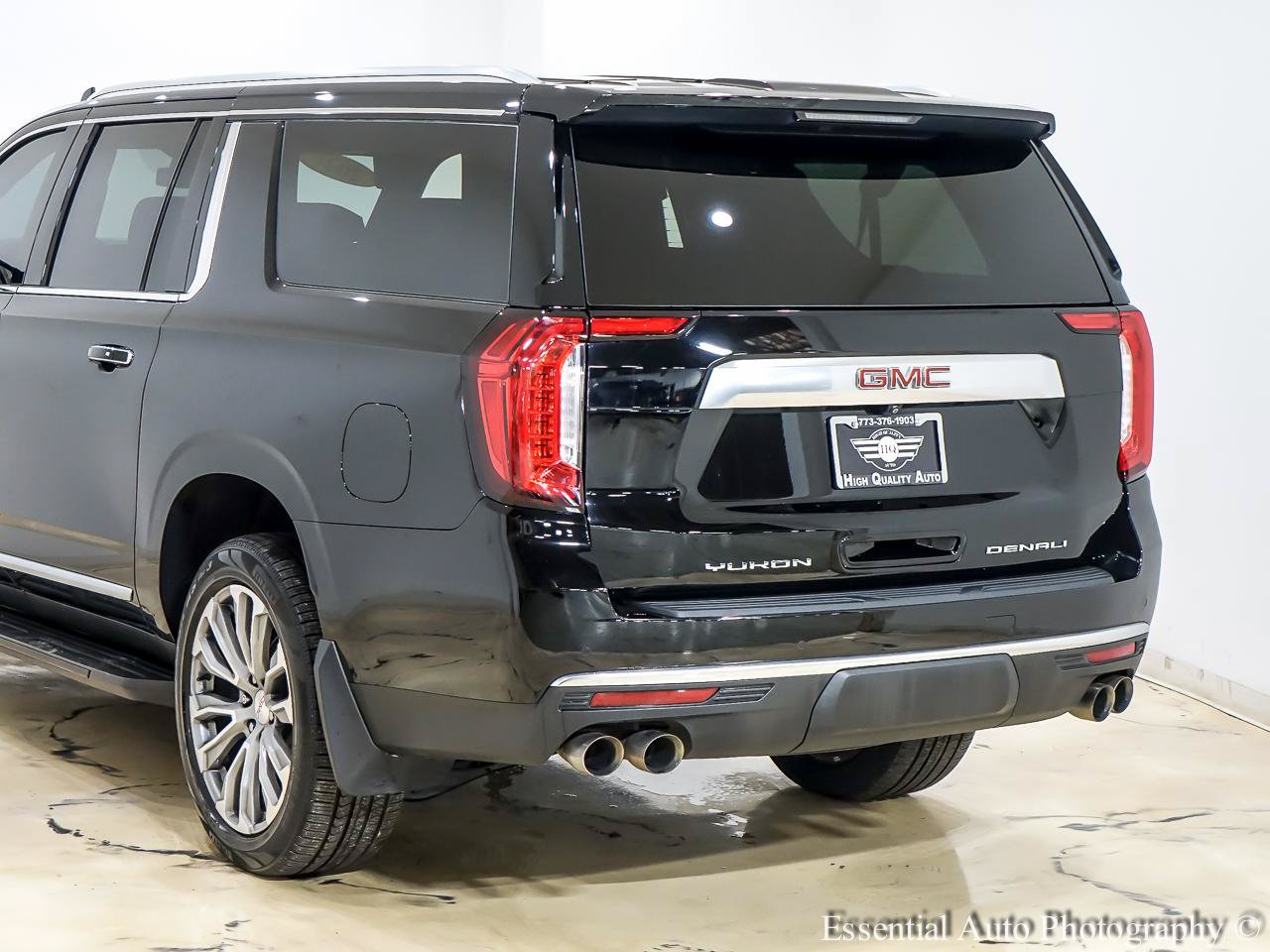 Used 2021 GMC Yukon XL Denali w/ LPO, Illumination Package AWD/4WD image 9