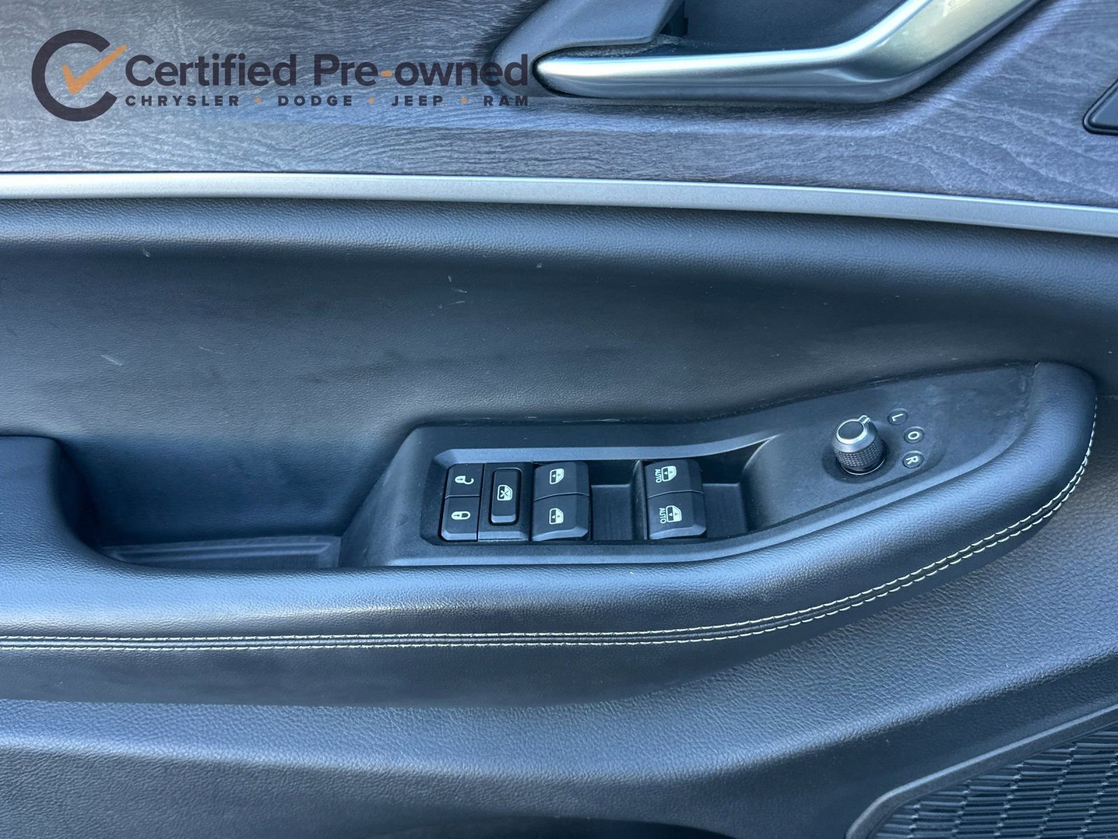 Used 2023 Jeep Grand Cherokee Limited image 12