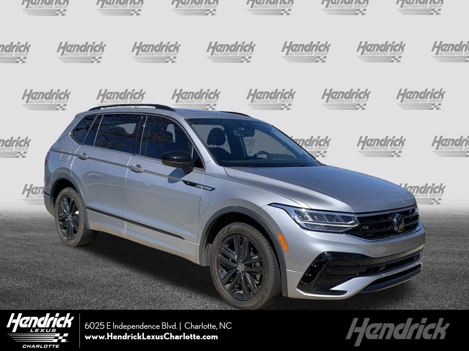 Used 2022 Volkswagen Tiguan SE R-Line image 1